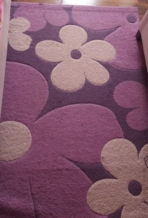 Продавам килими на цветя