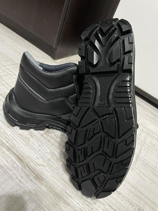 Работни обувки с метално бомбе