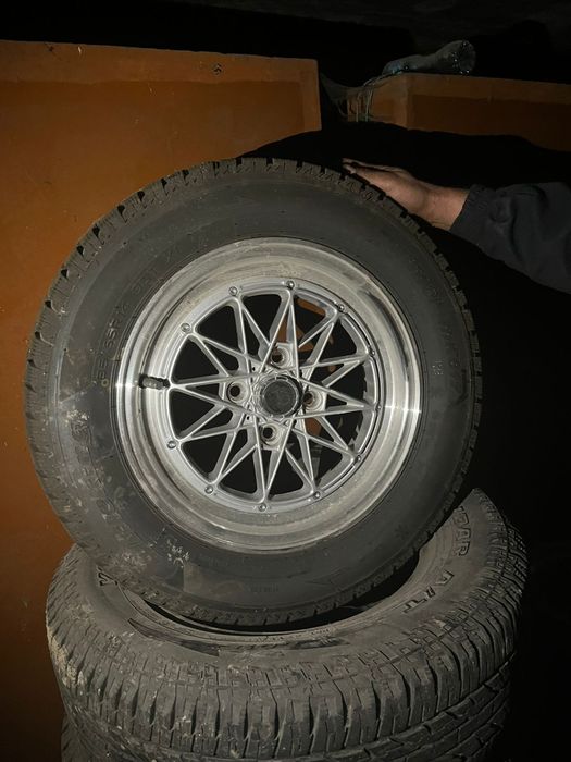 Продам  резину с дисками