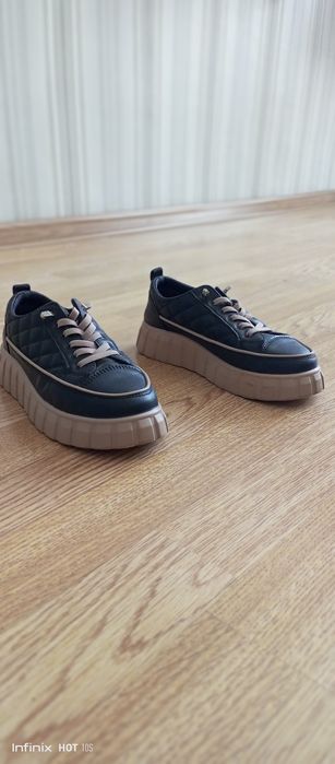 Продам ботиночки 35 размер