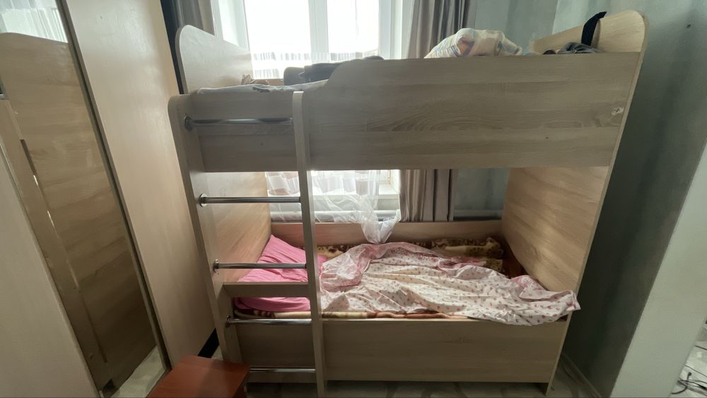 Продам кровать двухъярустную