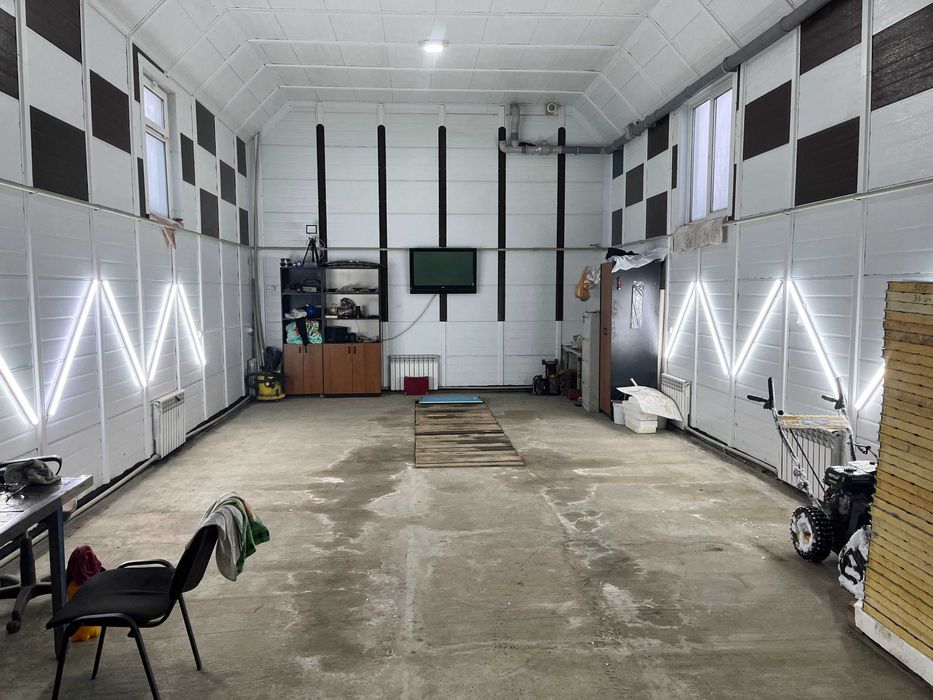 Дом с большим боксом