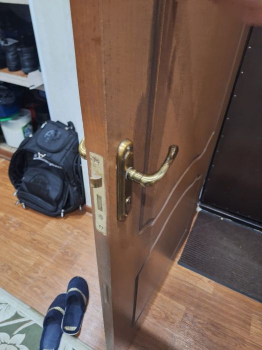 Продам двери межкомнатные в комплекте