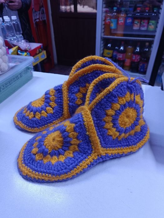 Продам тапочки вязанные крючком.