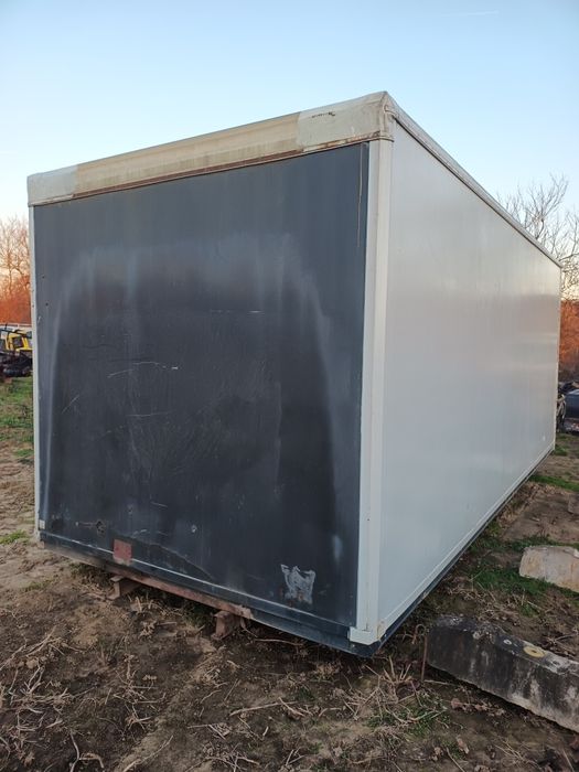 Caroserie, cub depozit