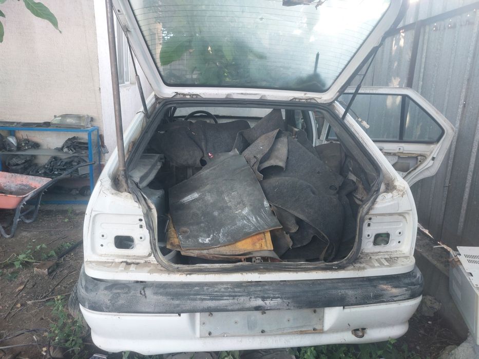 Продам рено 19 с запчастями