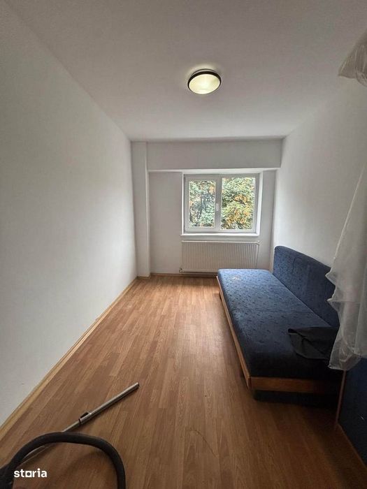 De vanzare apartament decomandat cu 3 camere,2 balcoane,78mp,79900euro