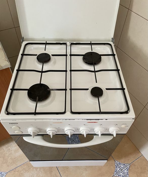 Vand Aragaz Zanussi
