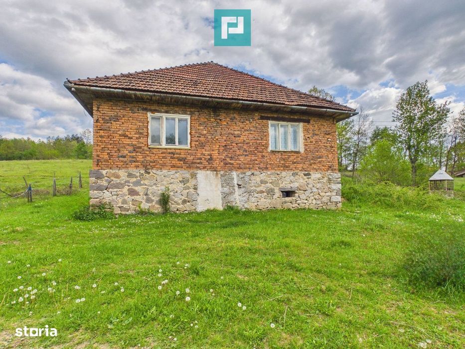 Casă cu teren de 17.681 mp, în loc. Hălmăgel, Arad