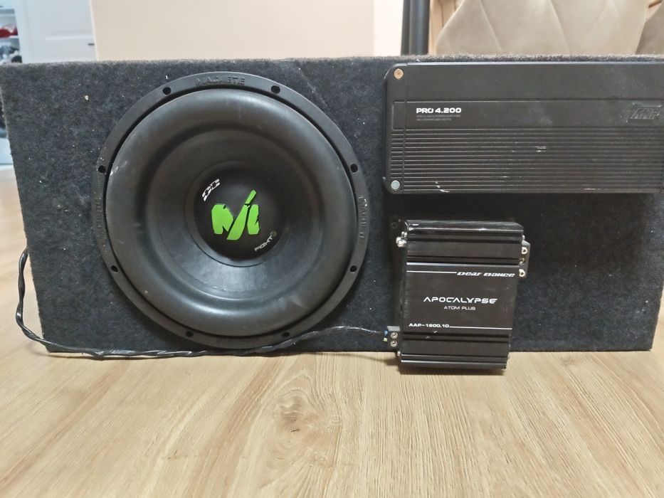 Продам сабвуфер в отличном состояний