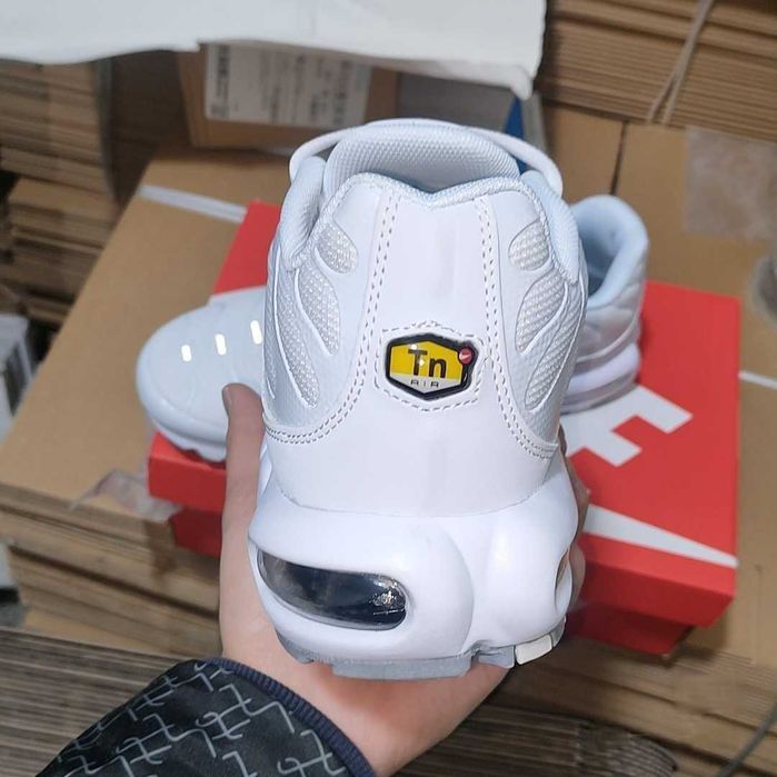 Лично продавам Nike Air Max Tn Plus Triple White размери - 36 37 38 39 40 41 42 43 44 45 46