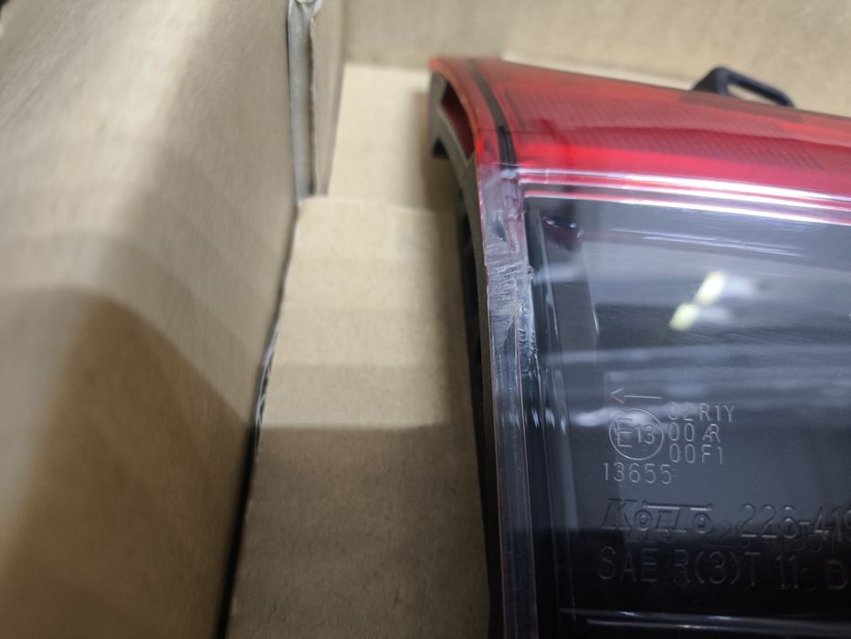 Продам фару на Мазду