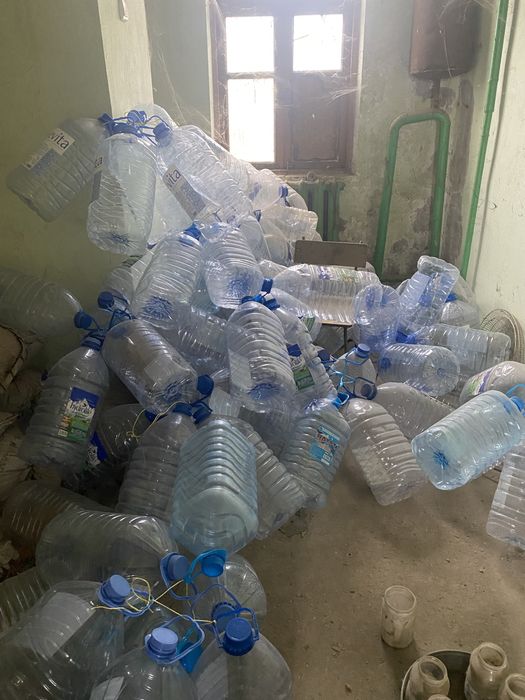 Продам баклажки от воды 10 литров