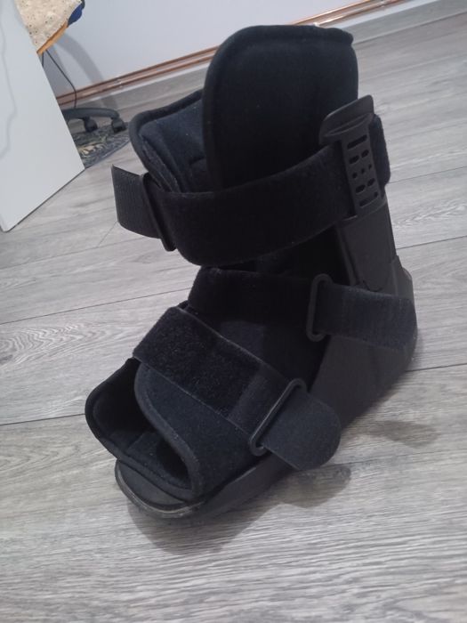 Orteză gleznă plastic, walker, model scurt, perna de aer, marime M