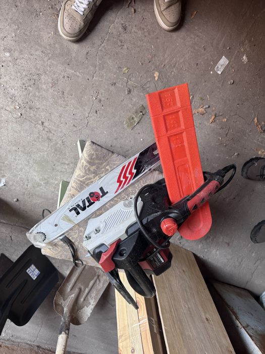 Бензопила новая.