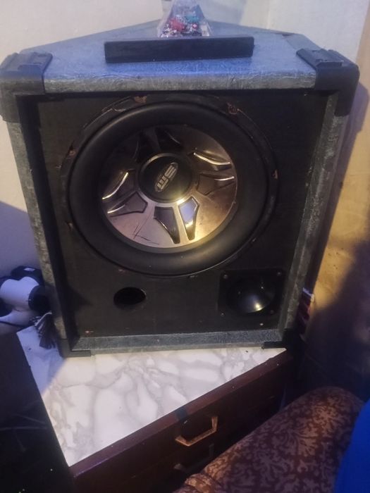 Бас каса за кола