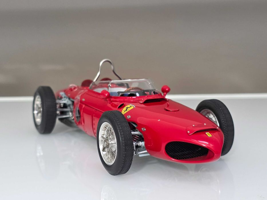 Macheta Auto 1/18 CMC Ferrari Dino 156 F1 Sharknose Formel 1 Weltmeister 1961