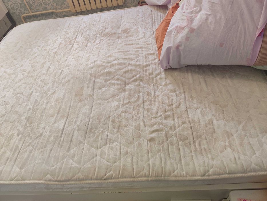 СРОЧНО продам б/у матрас 160х200
