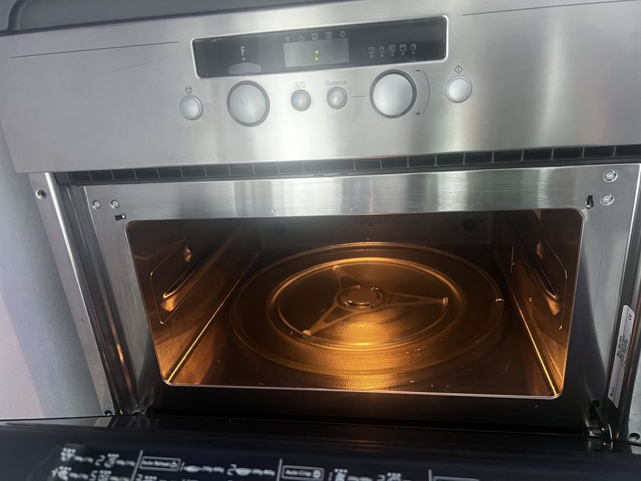 Cuptor Microunde whirlpool cu grill 40L incorporabil