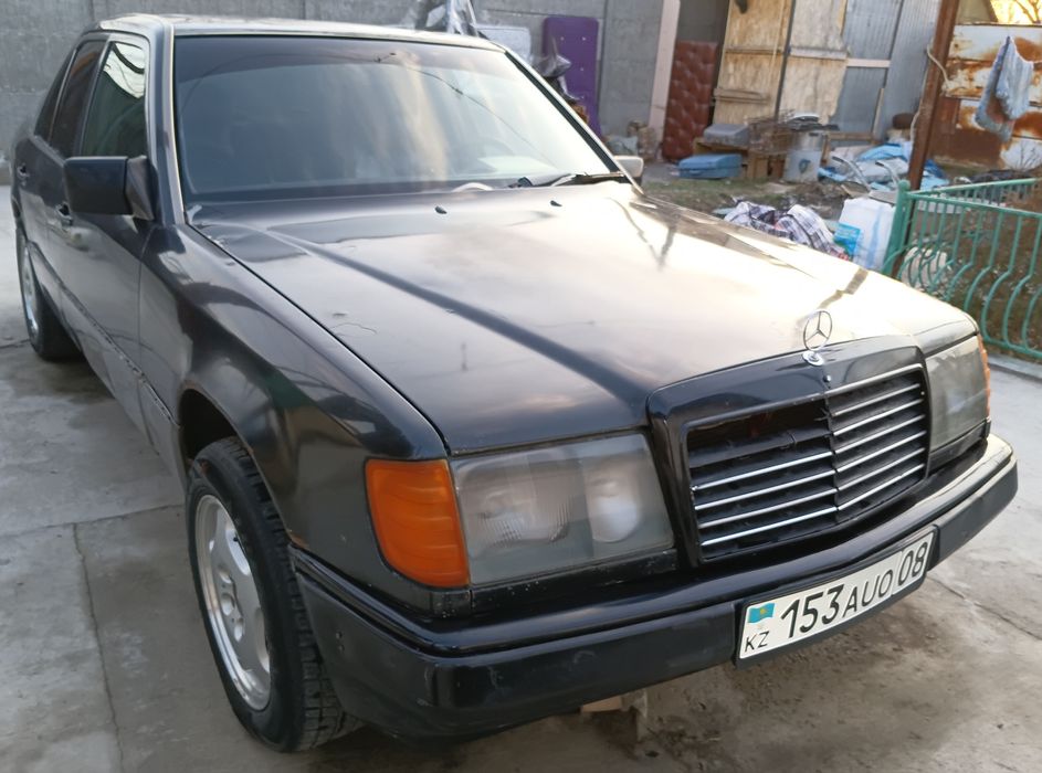 Продам машину 124 мерс