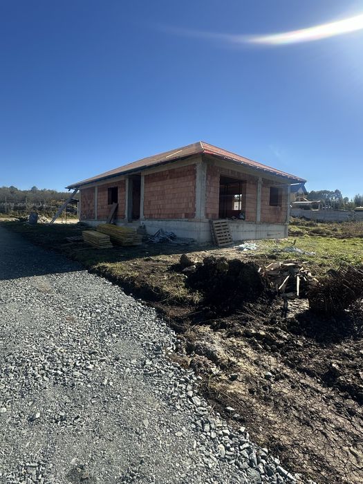 Firma de constructii,case la rosu,structura,hidroizolatii,fundatii