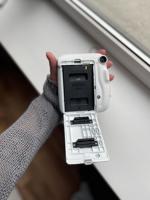 Камера Instax mini 11 + 2 пленки Fujifilm Instax
