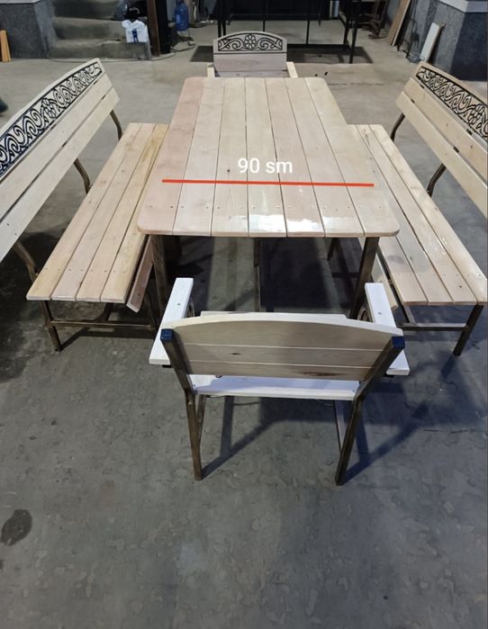 Xar xil turdagi kachulelar va stol ustulla