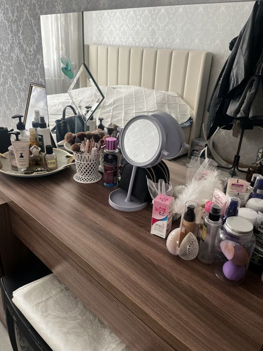 Туалетный столик в хорошем состоянии!