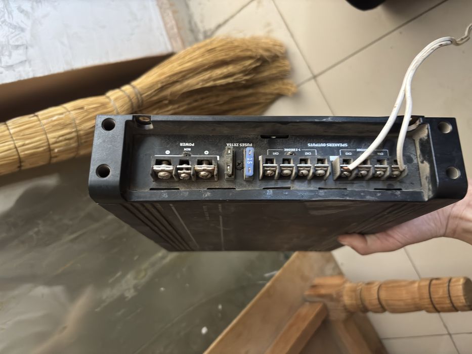 Сабуфер усилителмен тоқтарымен сатылады