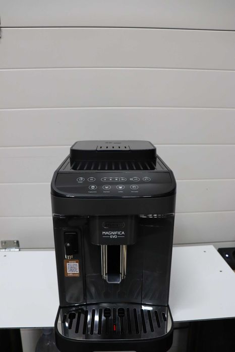 De'Longhi Magnifica Evo ECAM293.52.B  кафемашина с кана за мляко