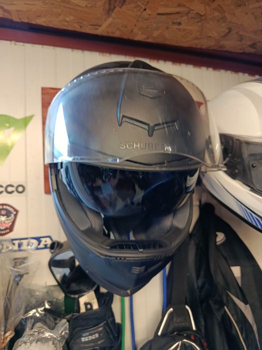 Каска Schuberth, почти нова.
