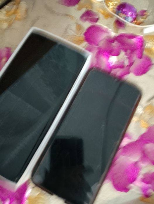 Продам два телефона