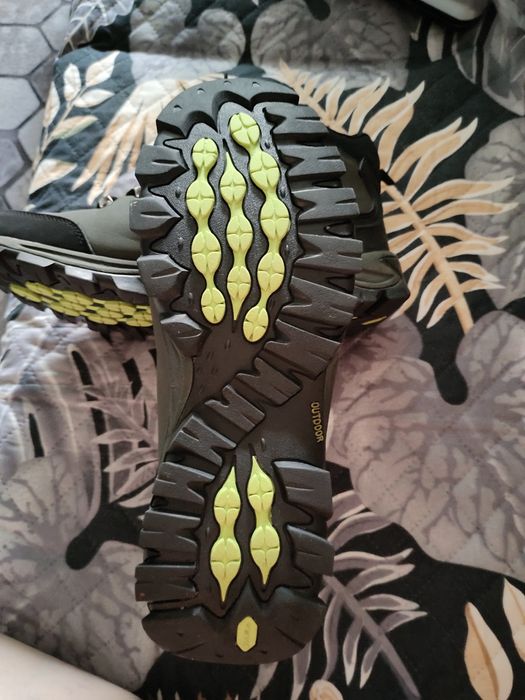 Продам мужские зимние ботинки