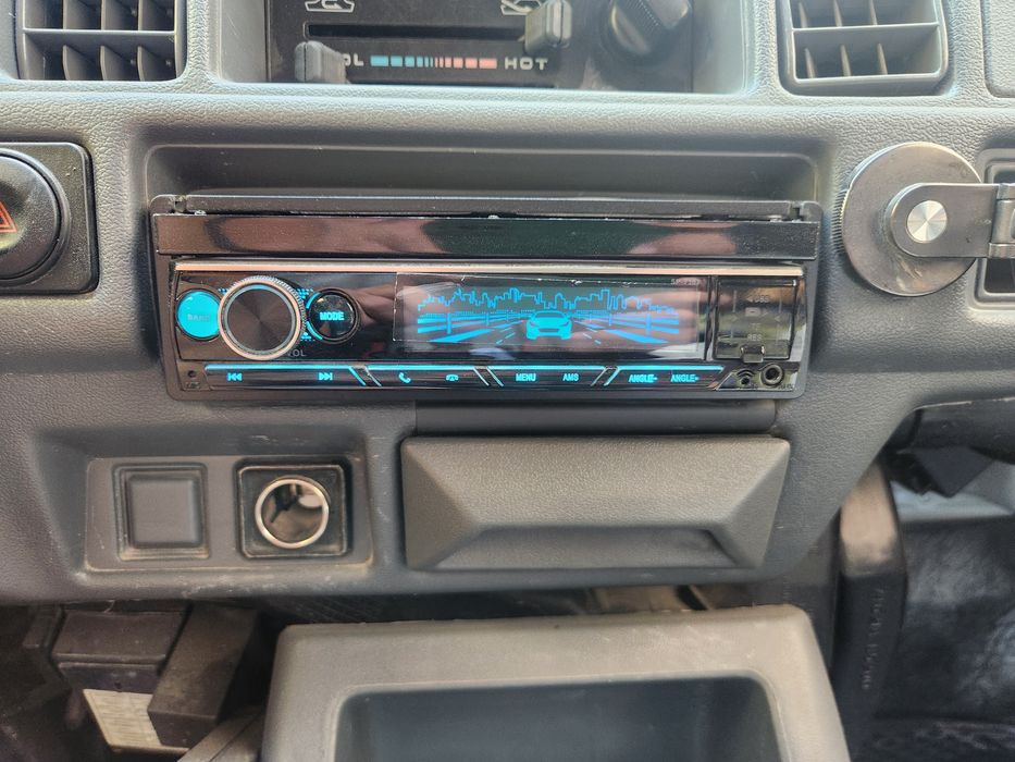 Magnitafon holati ideal ozgina ishlatilgan yangi holatda