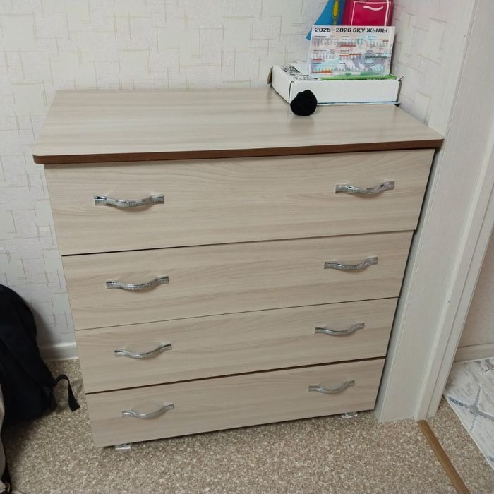 Продам кровать и комод