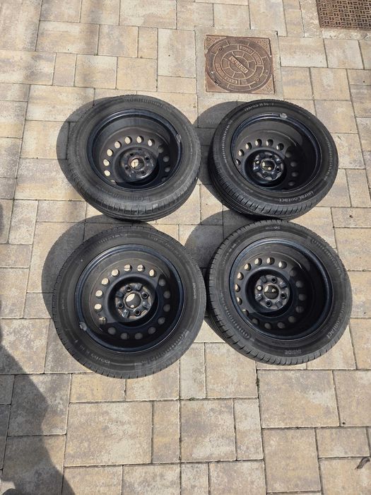 Vand 2 roti vara 155/65/R14 sursa autoturism Peugeot 107