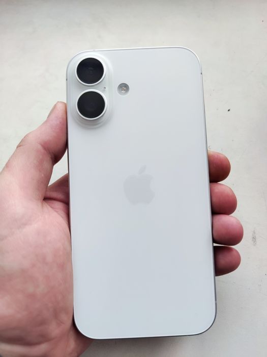 iphone 16 белый.