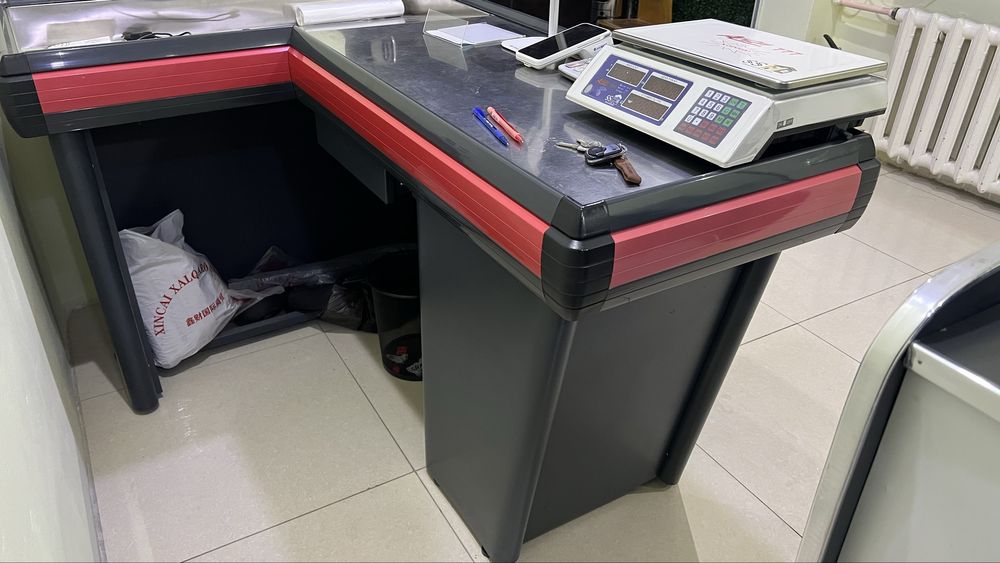 Черный кассовый стол