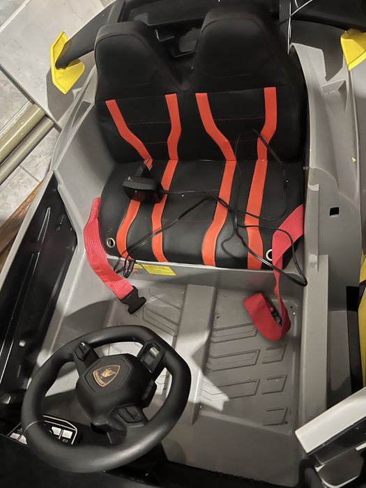 Продам детскую машинку электромобиль