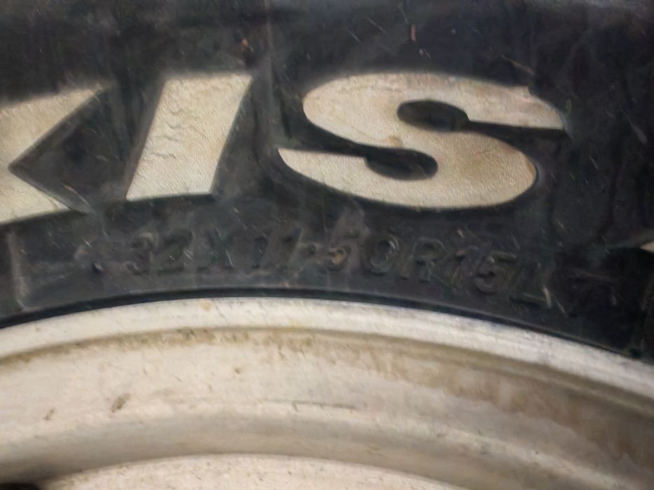 Продам резину б/у 32*11.5 р15