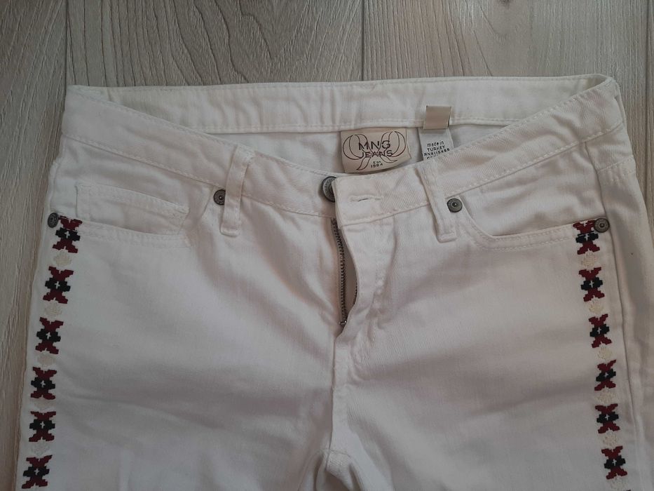 Pantaloni dama albi Mango