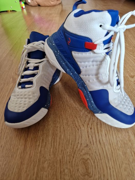 Баскетболни обувки