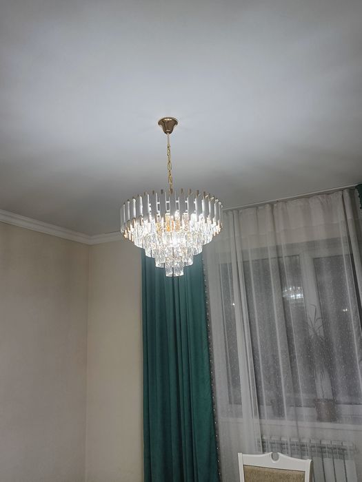Продам люстру 8 рожков