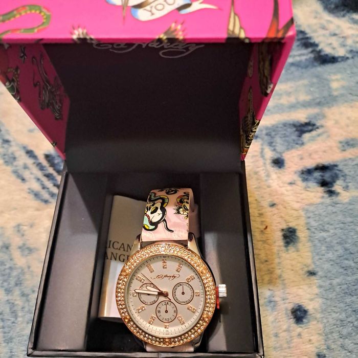 Продавам часовник Ed Hardy kills