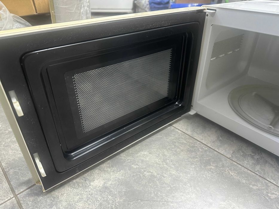 Микровълнова с грил Zanussi ZM21M4 700W 21l