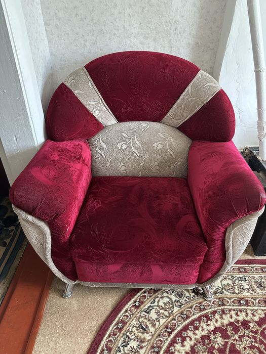 Продам диван, мало диван и кресло