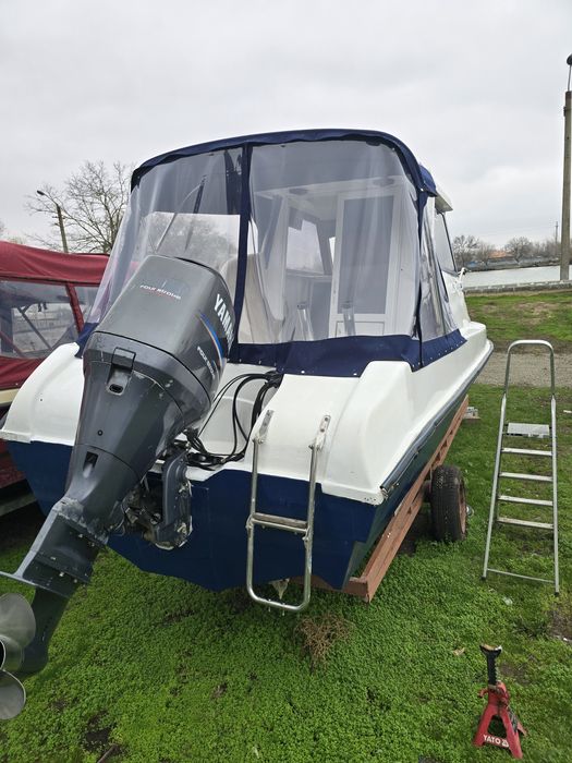 Ambarcatiune Beta Max