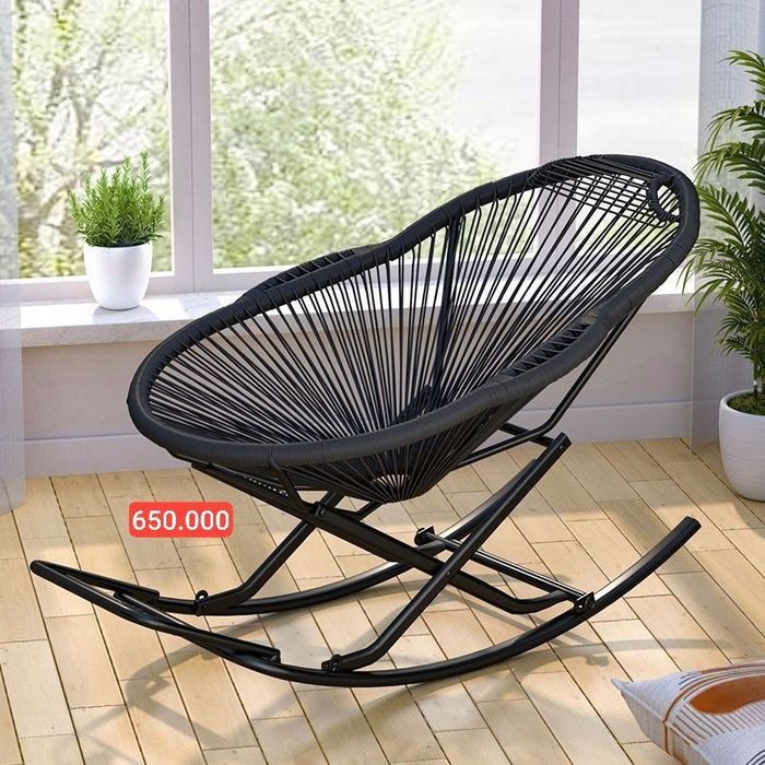 Плетенное кресло качалка