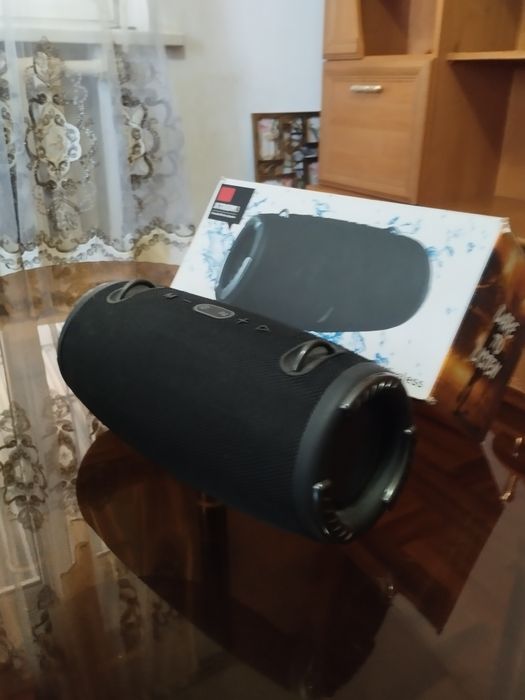 Колонка похожая на JBL