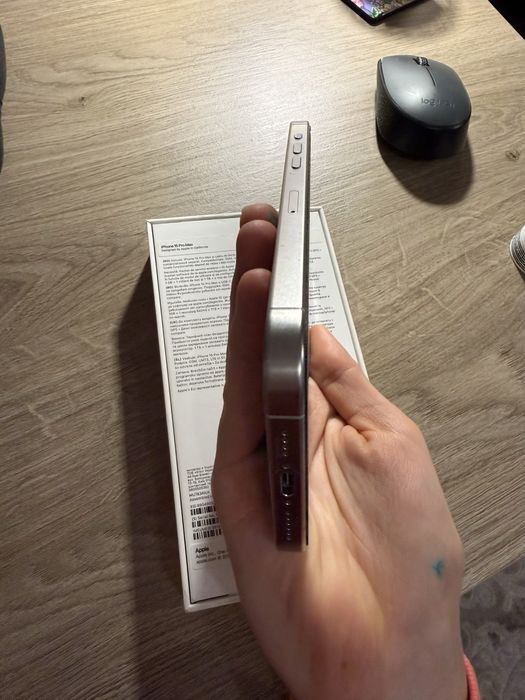 Продавам iphone 15 pro max 256 гб